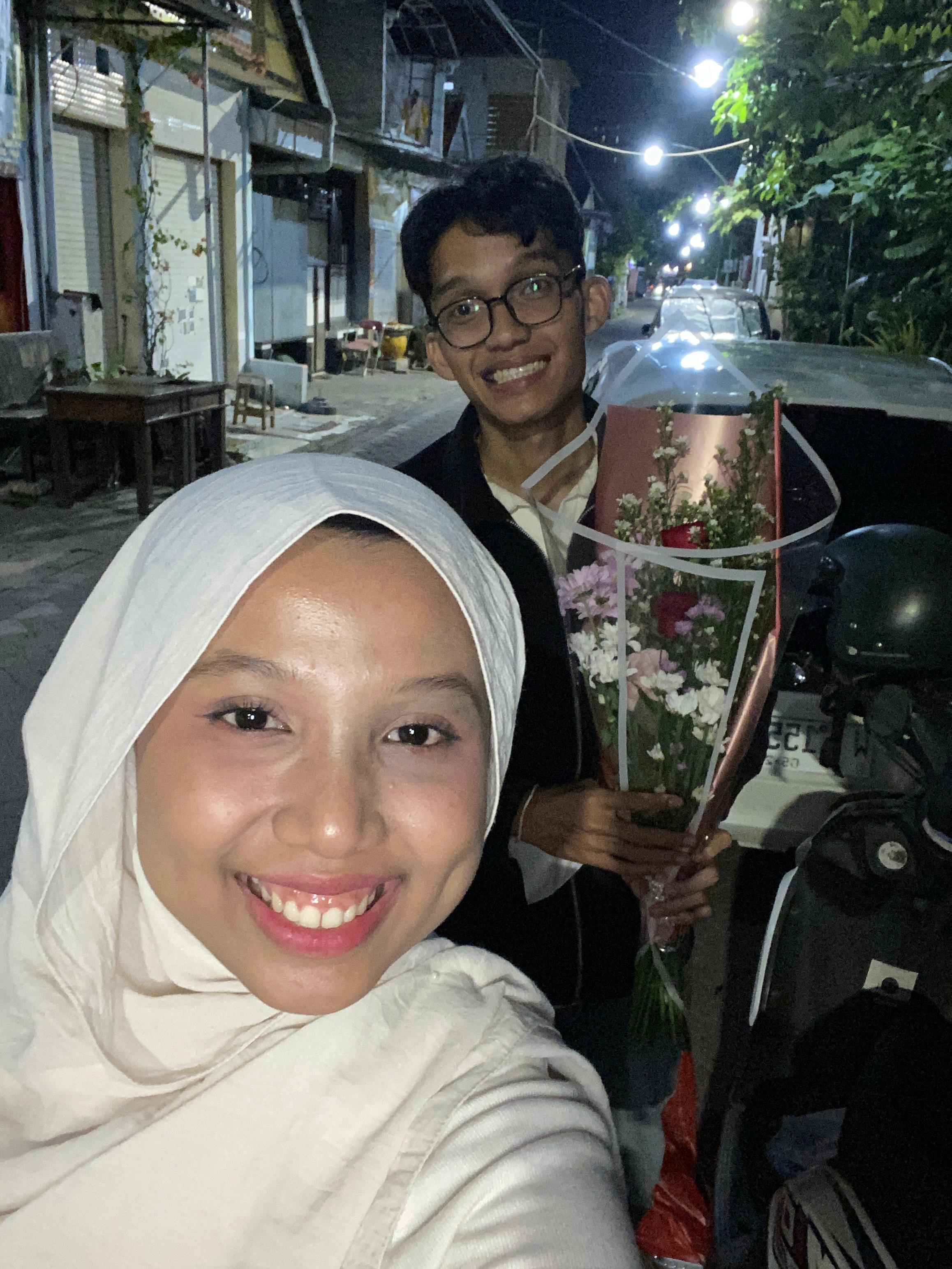 Merayakan Girlfriend Day